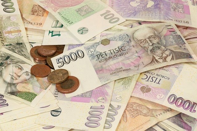 různé hodnoty českých bankovek